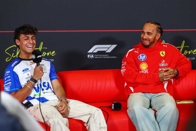 アービッド・リンドブラッド（レーシングブルズ）＆ルイス・ハミルトン（フェラーリ）