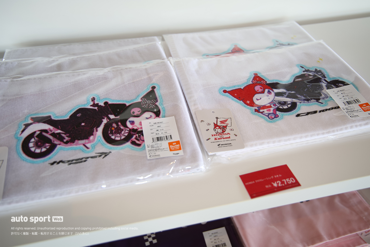 Honda RACING Galleryのそばで販売されている『Honda × Sanrio グッズ』当日分は完売のものもあり、お求めの方はお早めに／2026鈴鹿8耐