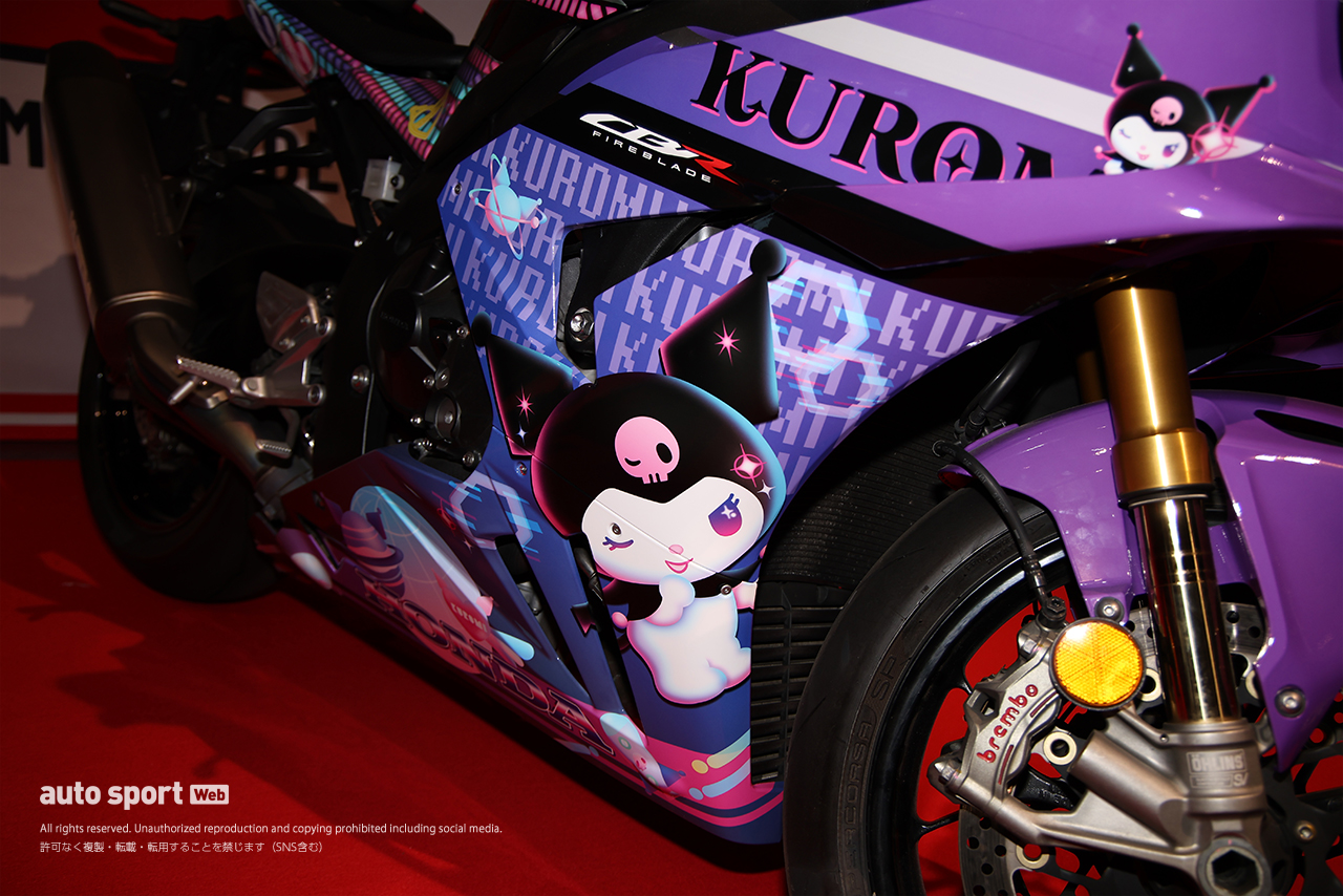 Honda RACING Gallery内に展示されているCBR1000RR-R FIREBLADE。ウインクする『クロミちゃん』が大きく描かれている奇抜なデザイン／2026鈴鹿8耐
