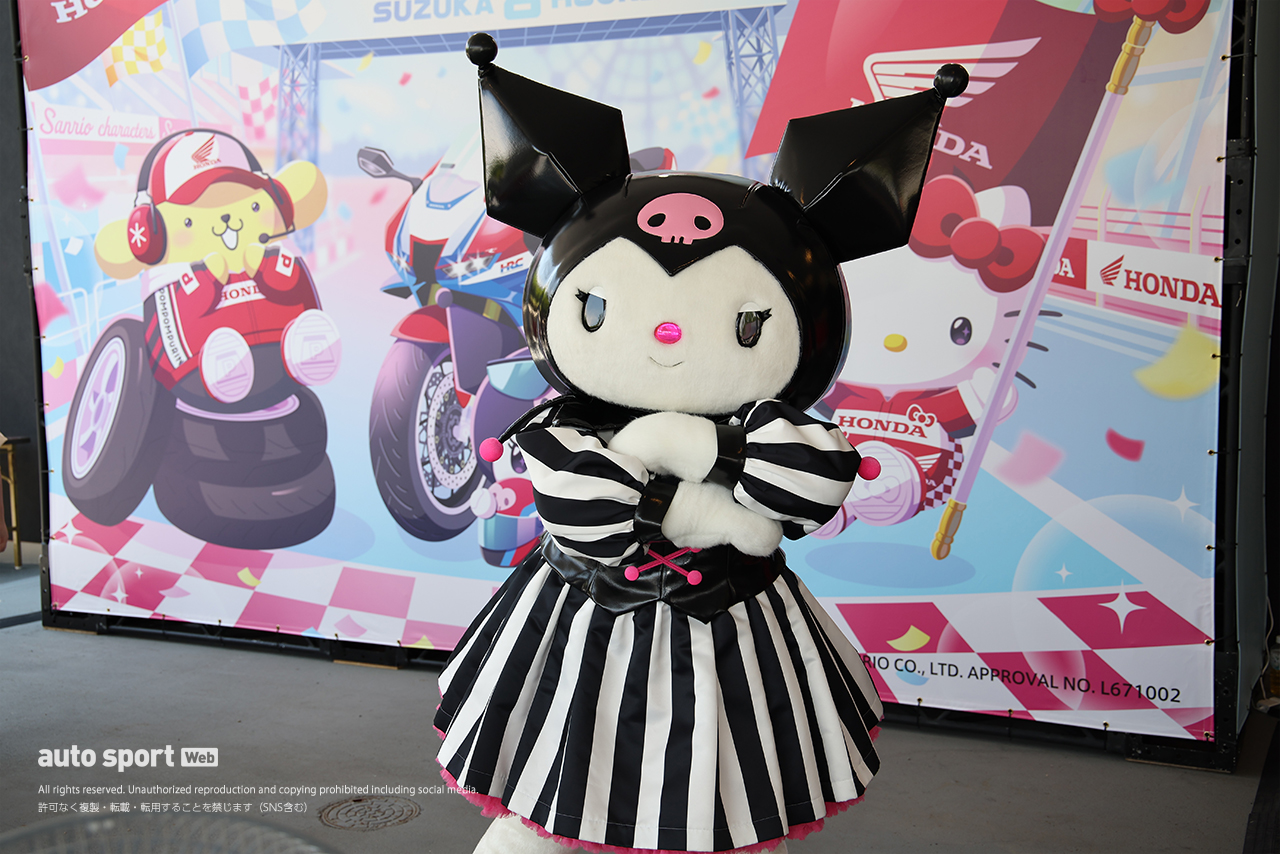 Honda RACING Galleryそばで行われているキャラクターグリーティングの様子／鈴鹿8耐