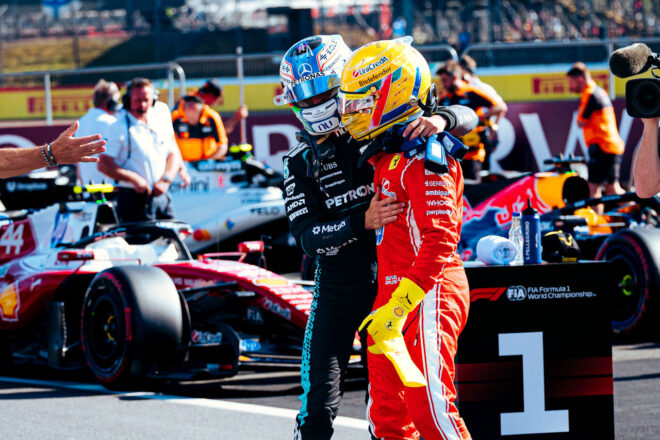 スプリント予選2番手のアンドレア・キミ・アントネッリ（メルセデス）とポールのルイス・ハミルトン（フェラーリ）
