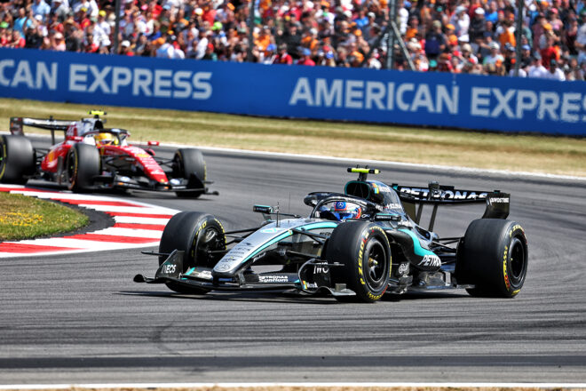 アンドレア・キミ・アントネッリ（メルセデス）とルイス・ハミルトン（フェラーリ）の首位争い