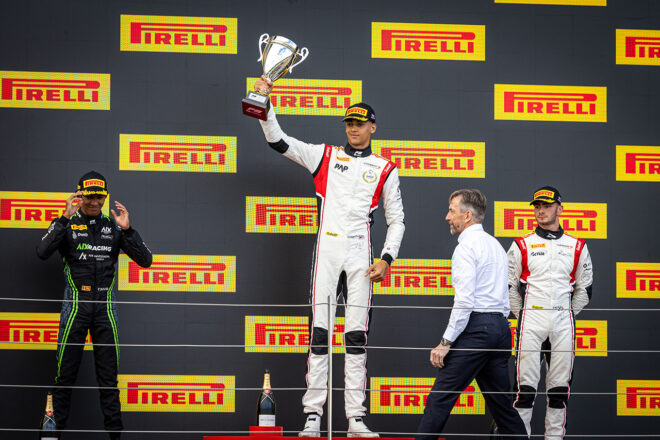 2026年FIA F3第5戦シルバーストン スプリントレース表彰式／優勝はウーゴ・ウゴチュクウ（カンポス・レーシング）
