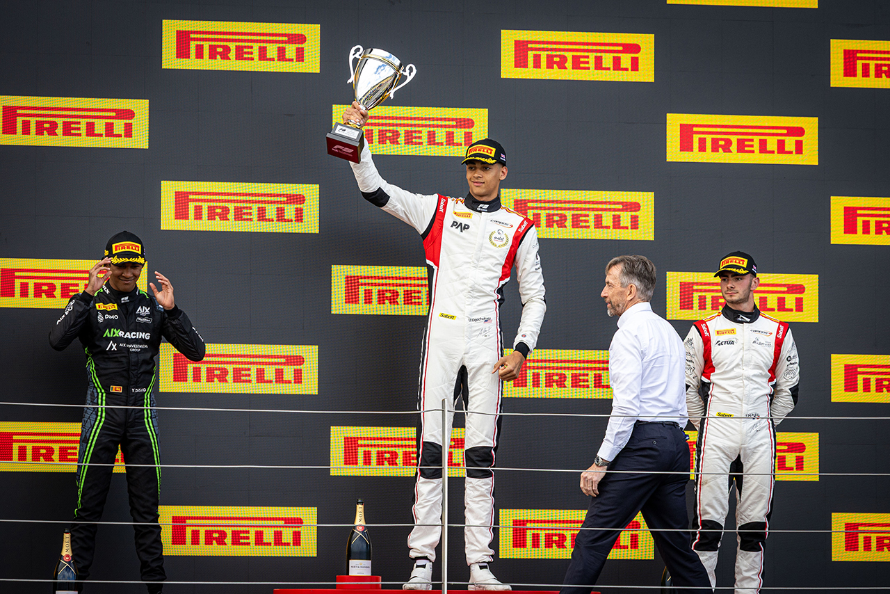 2026年FIA F3第5戦シルバーストン スプリントレース表彰式／優勝はウーゴ・ウゴチュクウ（カンポス・レーシング）