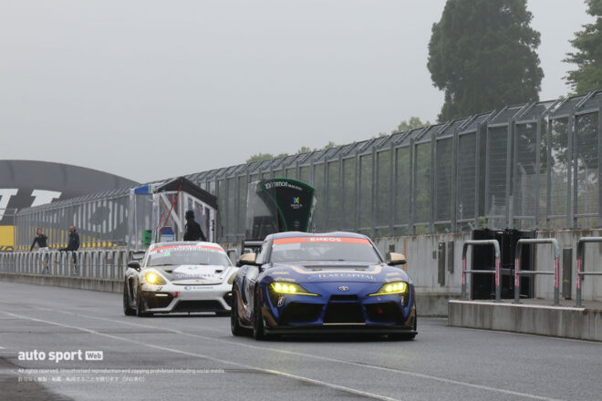 ATLAS APEX GR Supra GT4とKOKUSAI GROUP GT4 RS CS
