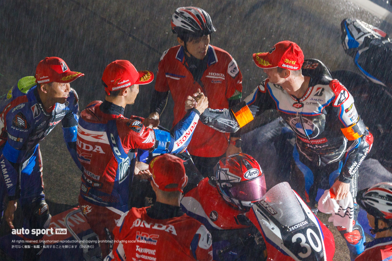 Honda HRCが波乱切り抜け5連覇達成。決勝は雨に翻弄されSCで幕切れ／鈴鹿8耐