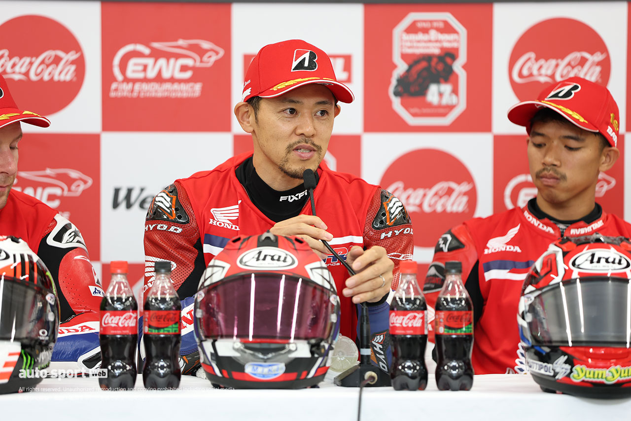 高橋巧「中須賀さんに勝ち逃げされなくてよかった」レイとの盤石リレーでHonda HRCが完勝／鈴鹿8耐