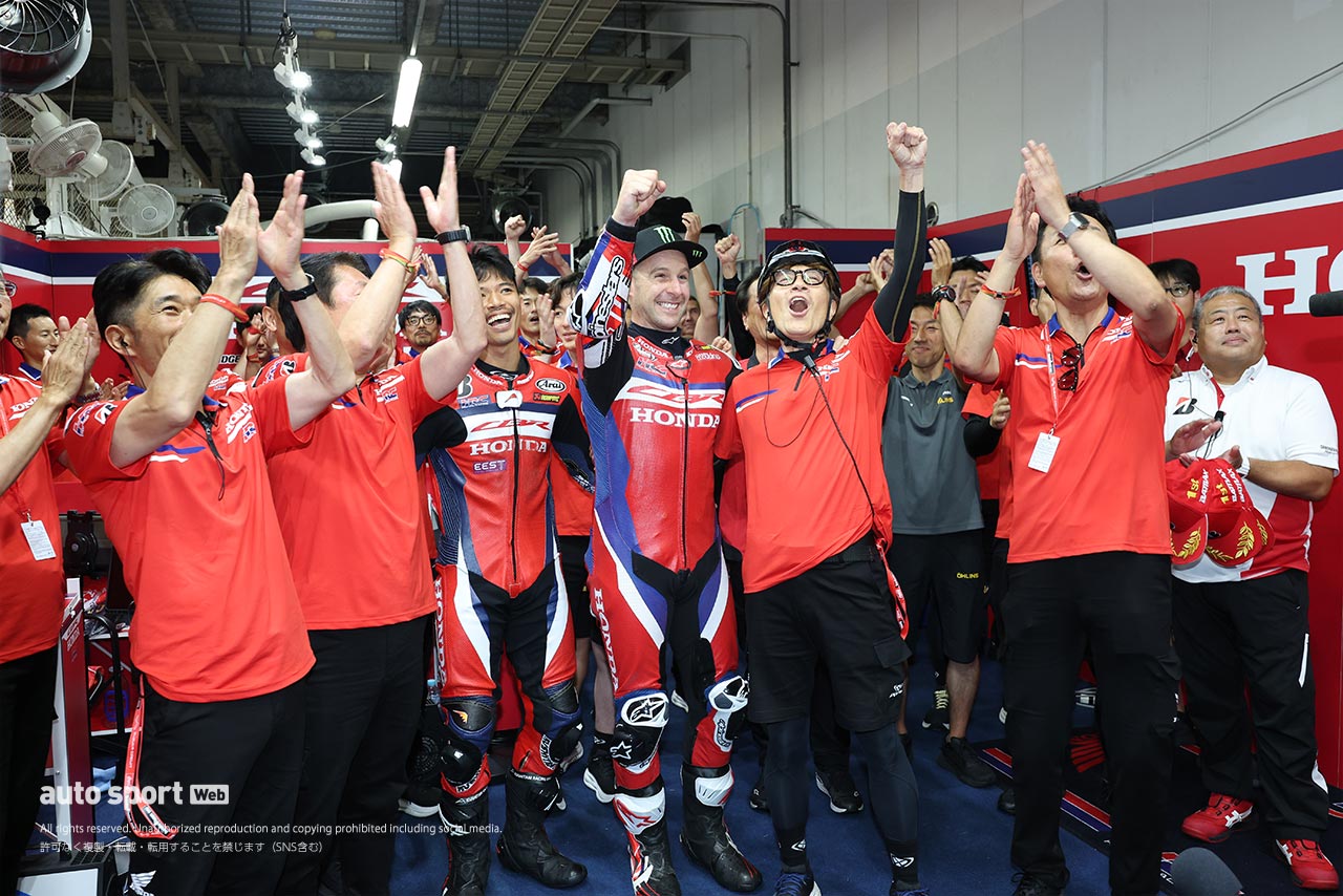 高橋巧「中須賀さんに勝ち逃げされなくてよかった」レイとの盤石リレーでHonda HRCが完勝／鈴鹿8耐