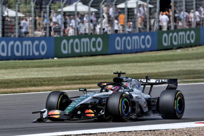 2026年F1第9戦イギリスGP　決勝序盤にフロントウイングにダメージを負ったオスカー・ピアストリ（マクラーレン）