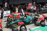 ピットレーン作業エリアとF1のガレージエリアの間にはロープパーテーションが置かれている