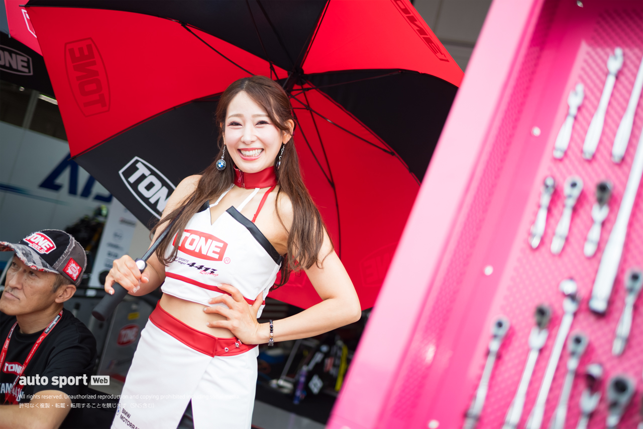 梅雨空を吹き飛ばす笑顔で盛り上げた鈴鹿8耐レースクイーンギャラリー