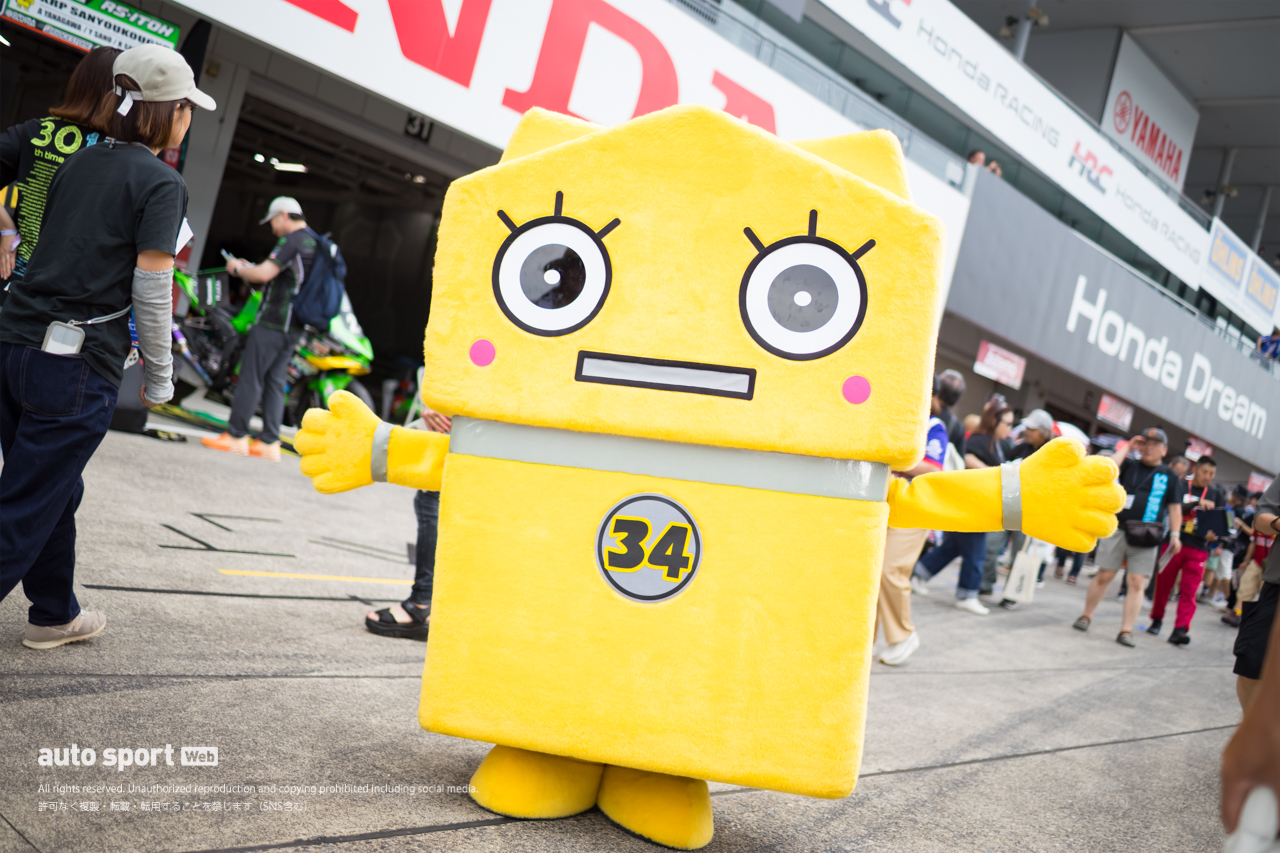梅雨空を吹き飛ばす笑顔で盛り上げた鈴鹿8耐レースクイーンギャラリー