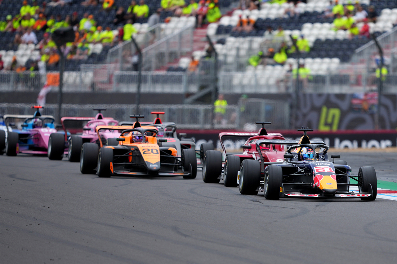 2026年F1アカデミー第3戦シルバーストン　フィーチャーレースのスタート