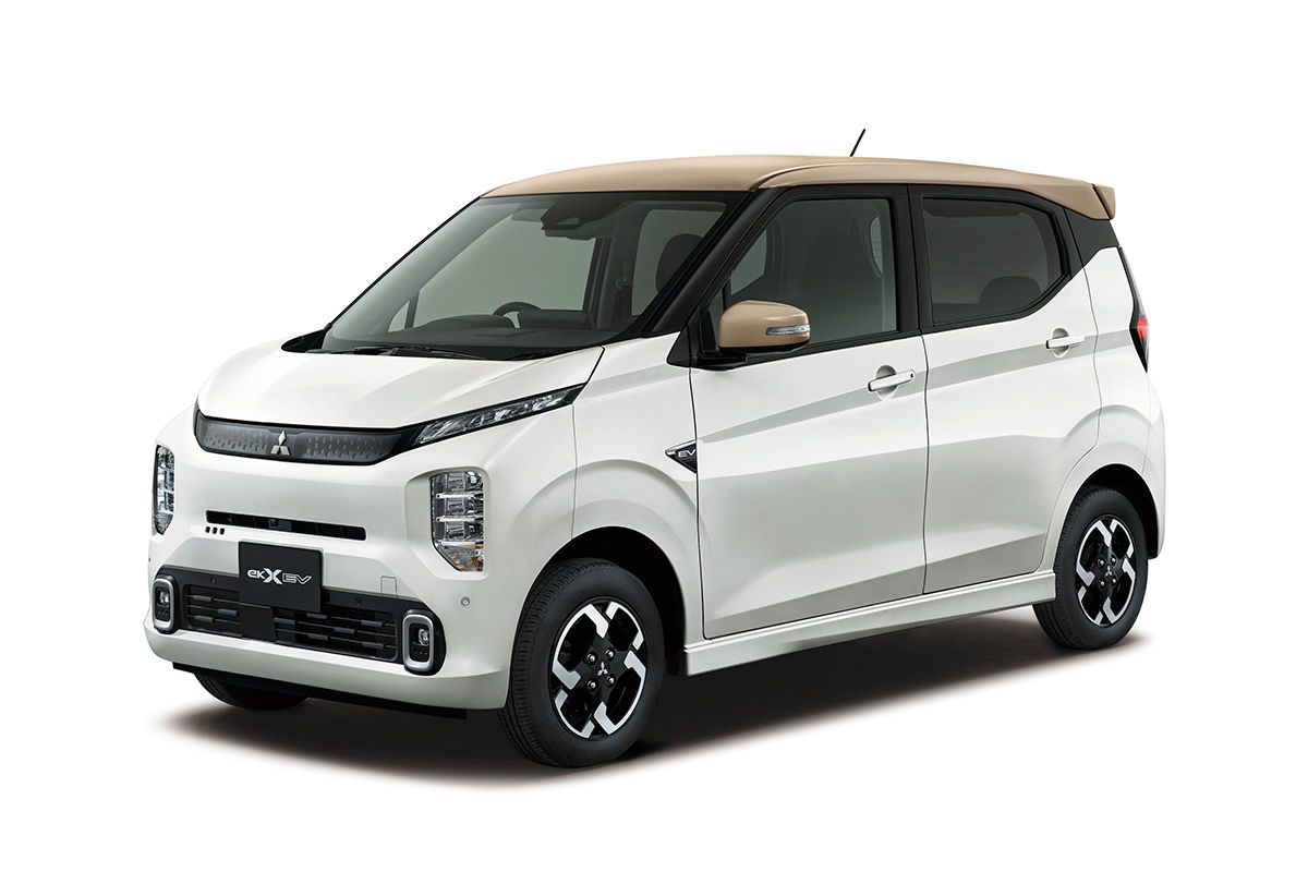 ミツビシの電動軽『eKクロスEV』のフロントフェイスが刷新。コンセント設置など改良版は利便性も向上