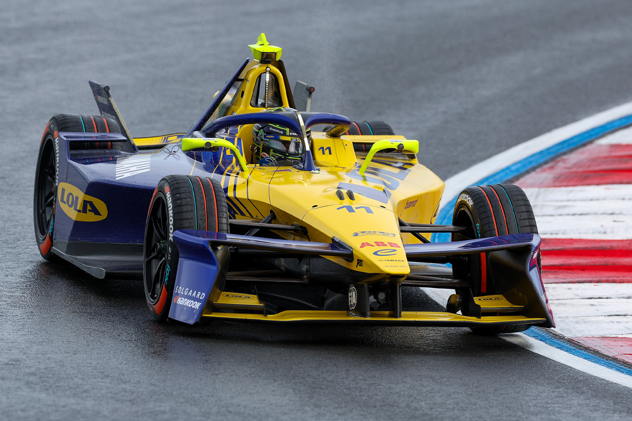 今季でFEを去るディ・グラッシがローラ・ヤマハに記念すべき初勝利をもたらす。第12戦はヴェアラインが雨の上海を制す／フォーミュラE上海