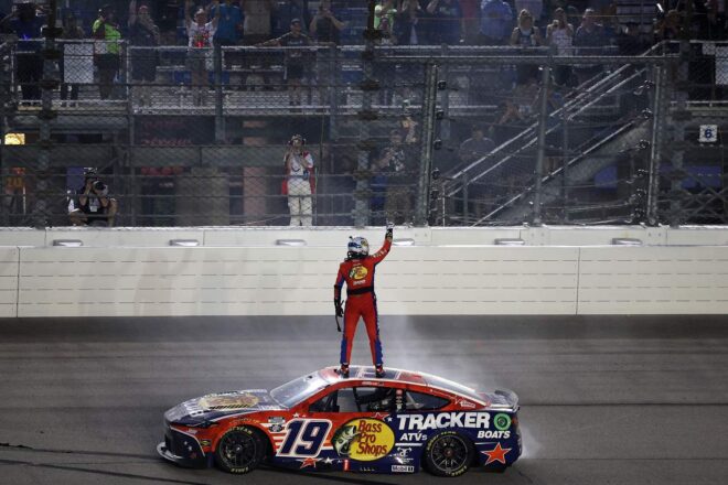 約7年ぶり開催シカゴランドで、手負いの僚友を退けたチェイス・ブリスコが今季初優勝／NASCAR第19戦