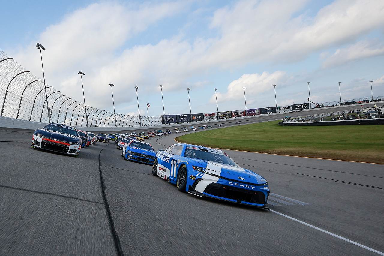 約7年ぶり開催シカゴランドで、手負いの僚友を退けたチェイス・ブリスコが今季初優勝／NASCAR第19戦