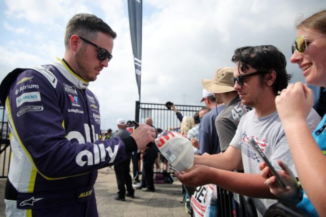 約7年ぶり開催シカゴランドで、手負いの僚友を退けたチェイス・ブリスコが今季初優勝／NASCAR第19戦