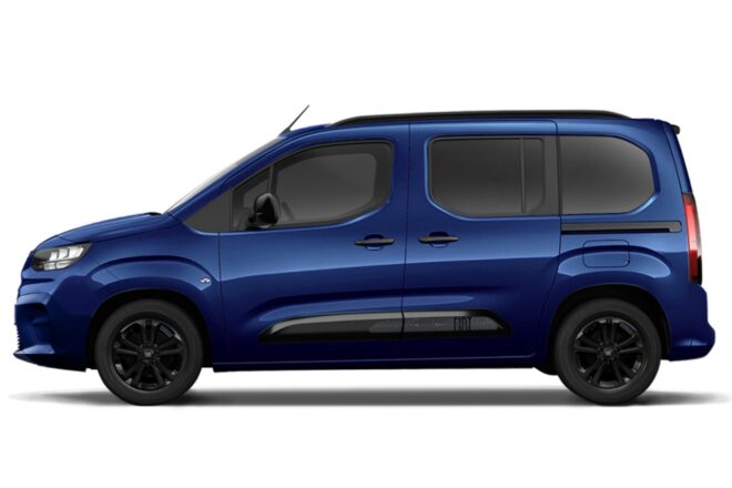 フィアット、主力MPV『ドブロ』に特別なボディカラーの日本専用車“Oceano Blu”を80台限定導入