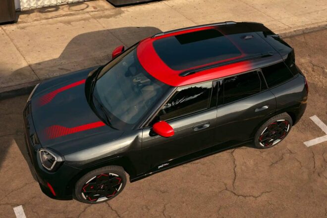 ミニ、電動『3ドア／エースマン』の高性能版JCWに日本未発売仕様の限定車“TRACK STYLE EDITION”