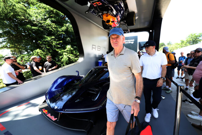 エイドリアン・ニューウェイとレッドブルRB17ハイパーカー