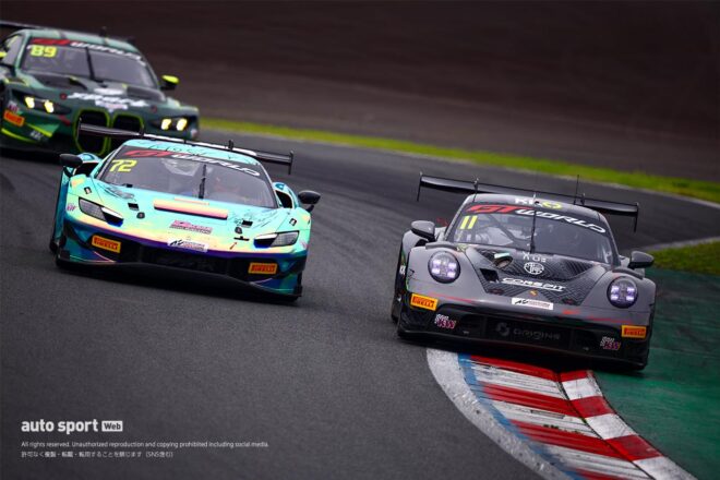 GTWCアジア第3ラウンド富士のレース2はウェイ／ハインリッヒ組ポルシェが制す。青木／三宅組GT-Rは僅差の4位もクラス優勝