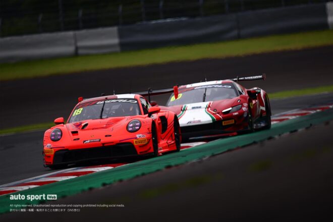GTWCアジア第3ラウンド富士のレース2はウェイ／ハインリッヒ組ポルシェが制す。青木／三宅組GT-Rは僅差の4位もクラス優勝