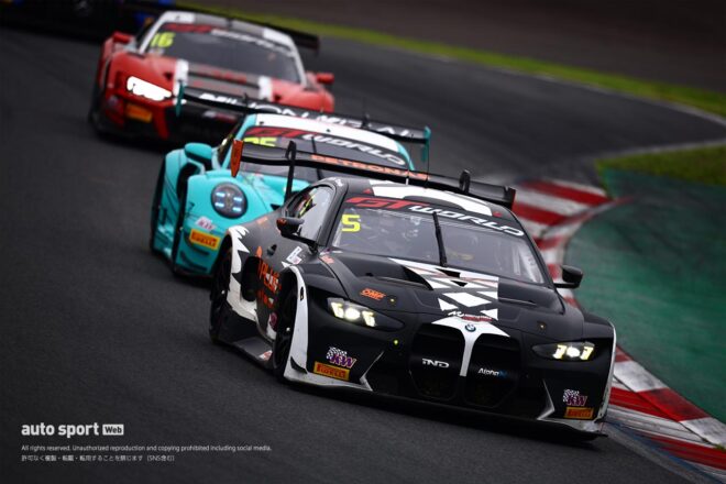 GTWCアジア第3ラウンド富士のレース2はウェイ／ハインリッヒ組ポルシェが制す。青木／三宅組GT-Rは僅差の4位もクラス優勝