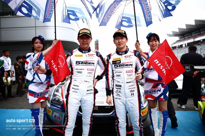 GTWCアジア第3ラウンド富士のレース2はウェイ／ハインリッヒ組ポルシェが制す。青木／三宅組GT-Rは僅差の4位もクラス優勝