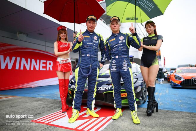 SROジャパンカップ第2ラウンド富士のレース2はHitotsuyama with CORNES RACINGが逆転で今季2勝目を飾る