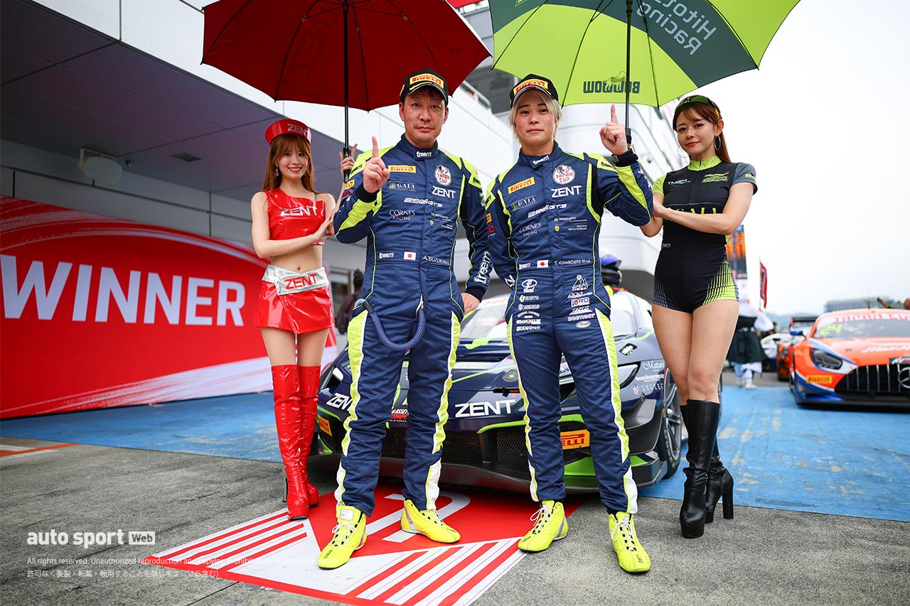 SROジャパンカップ第2ラウンド富士のレース2はHitotsuyama with CORNES RACINGが逆転で今季2勝目を飾る