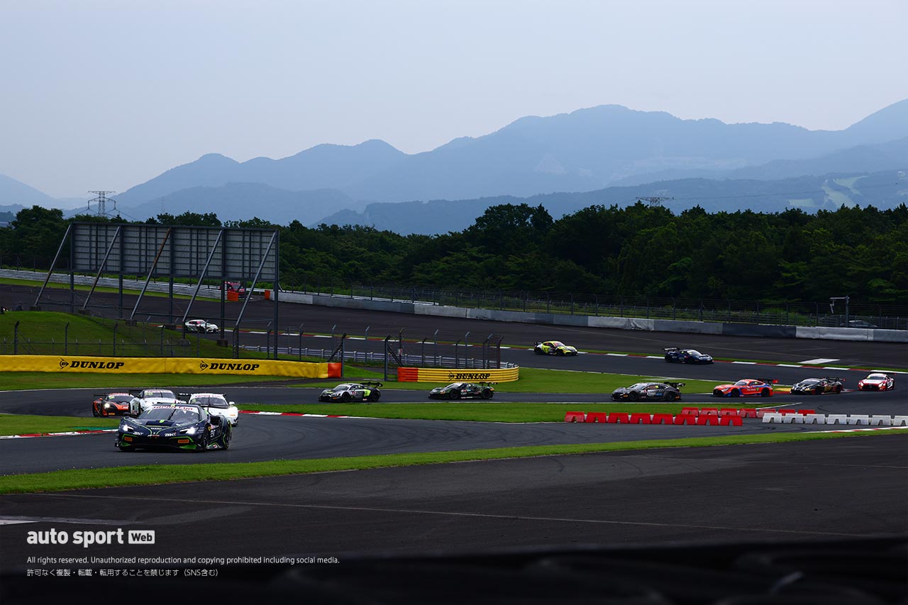 SROジャパンカップ第2ラウンド富士のレース2はHitotsuyama with CORNES RACINGが逆転で今季2勝目を飾る