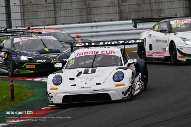 SROジャパンカップ第2ラウンド富士のレース2はHitotsuyama with CORNES RACINGが逆転で今季2勝目を飾る