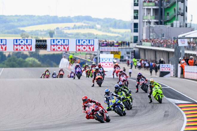 M.マルケスが驚異のザクセンリンク10勝達成。小椋藍は3連続で表彰台獲得／第11戦ドイツGP