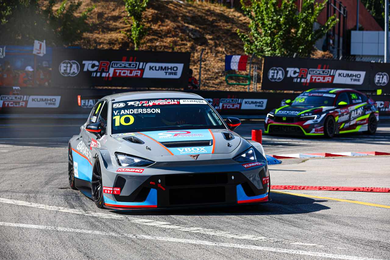 波乱続発の市街地戦で王者経験者が躍動。エルラシェール＆ミケリスが勝利／TCRワールドツアー第4戦