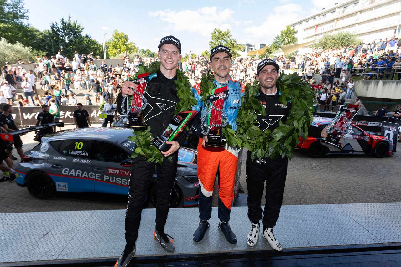波乱続発の市街地戦で王者経験者が躍動。エルラシェール＆ミケリスが勝利／TCRワールドツアー第4戦
