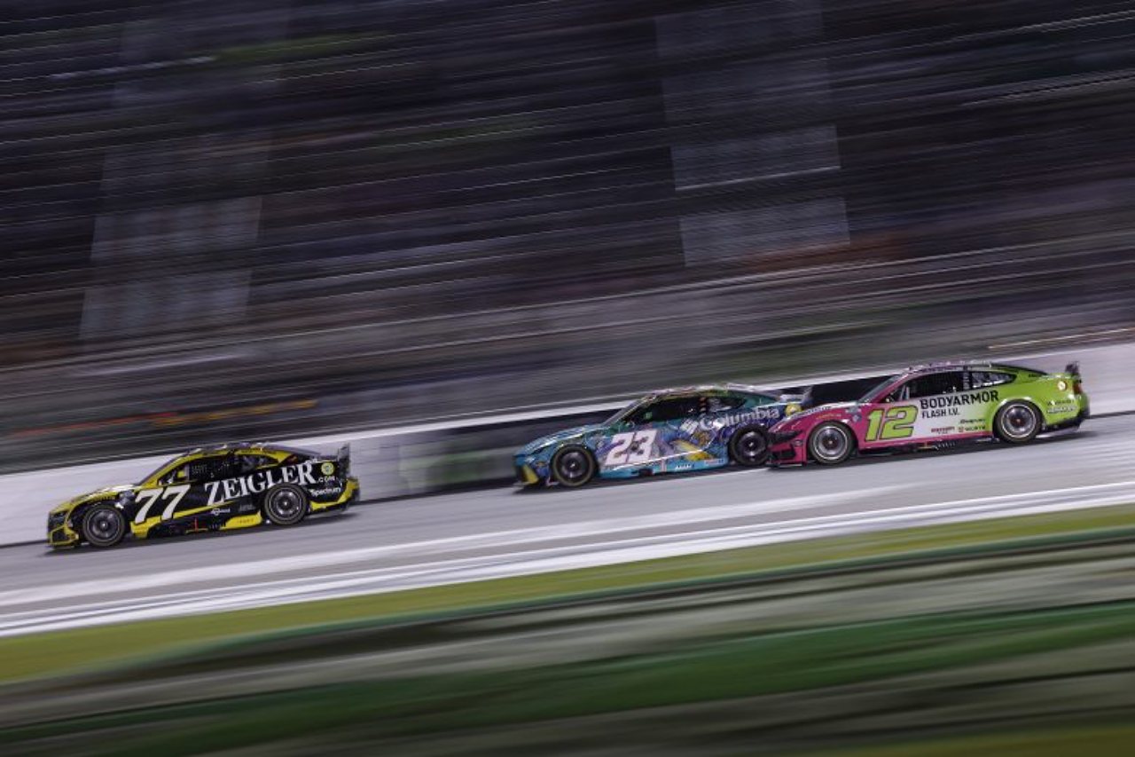 決勝263周中171周をリードする圧巻の走り。ライアン・ブレイニーが粘走の今季2勝目／NASCAR第20戦