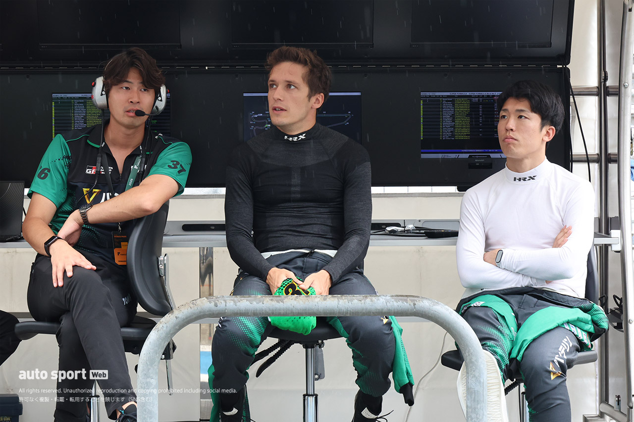 サッシャ・フェネストラズと坪井翔（VANTELIN TEAM TOM’S）