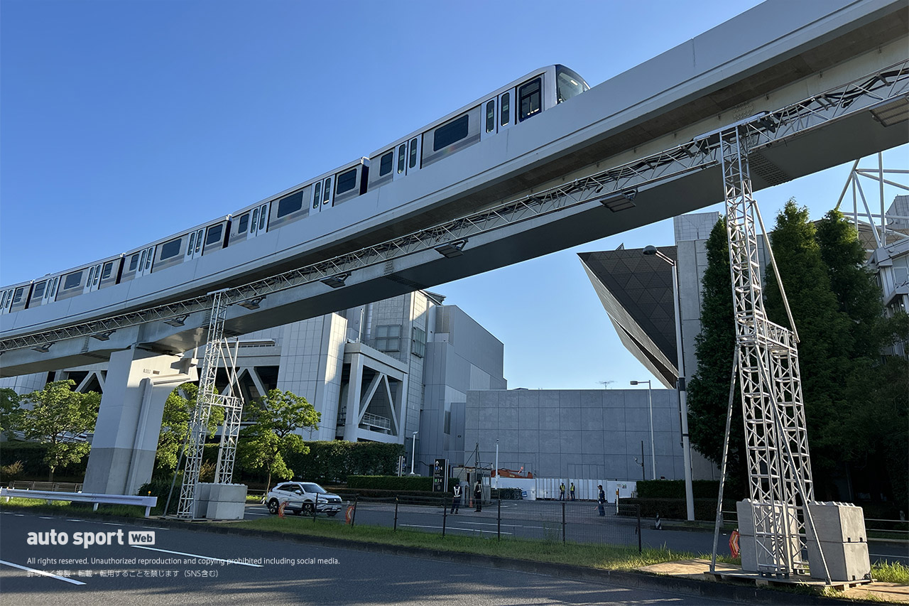 初のナイトレースへ向け照明設備が登場。フォーミュラE東京E-Prixのコース設営がビッグサイト周辺で進行中