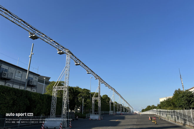 初のナイトレースへ向け照明設備が登場。フォーミュラE東京E-Prixのコース設営がビッグサイト周辺で進行中