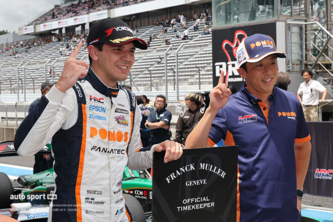 イゴール・オオムラ・フラガと伊沢拓也監督（PONOS NAKAJIMA RACING）