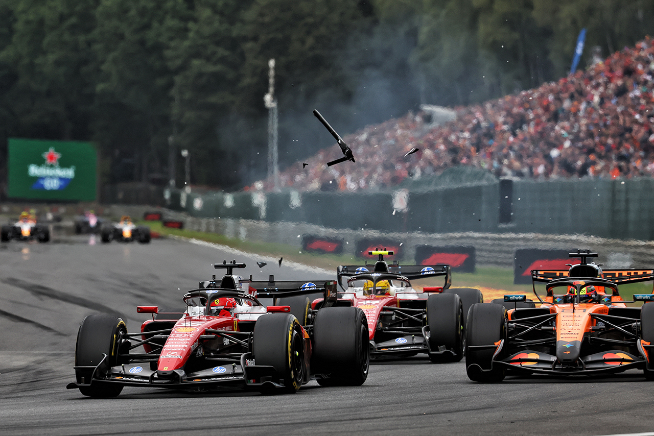 2026年F1第10戦ベルギーGP　シャルル・ルクレール（フェラーリ）とオスカー・ピアストリ（マクラーレン）の接触