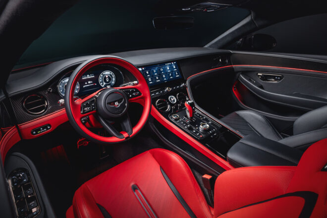 ベントレー、新型スーパースポーツに左右非対称カラーの特別仕様を追加。ドライバー志向のデザインテーマ