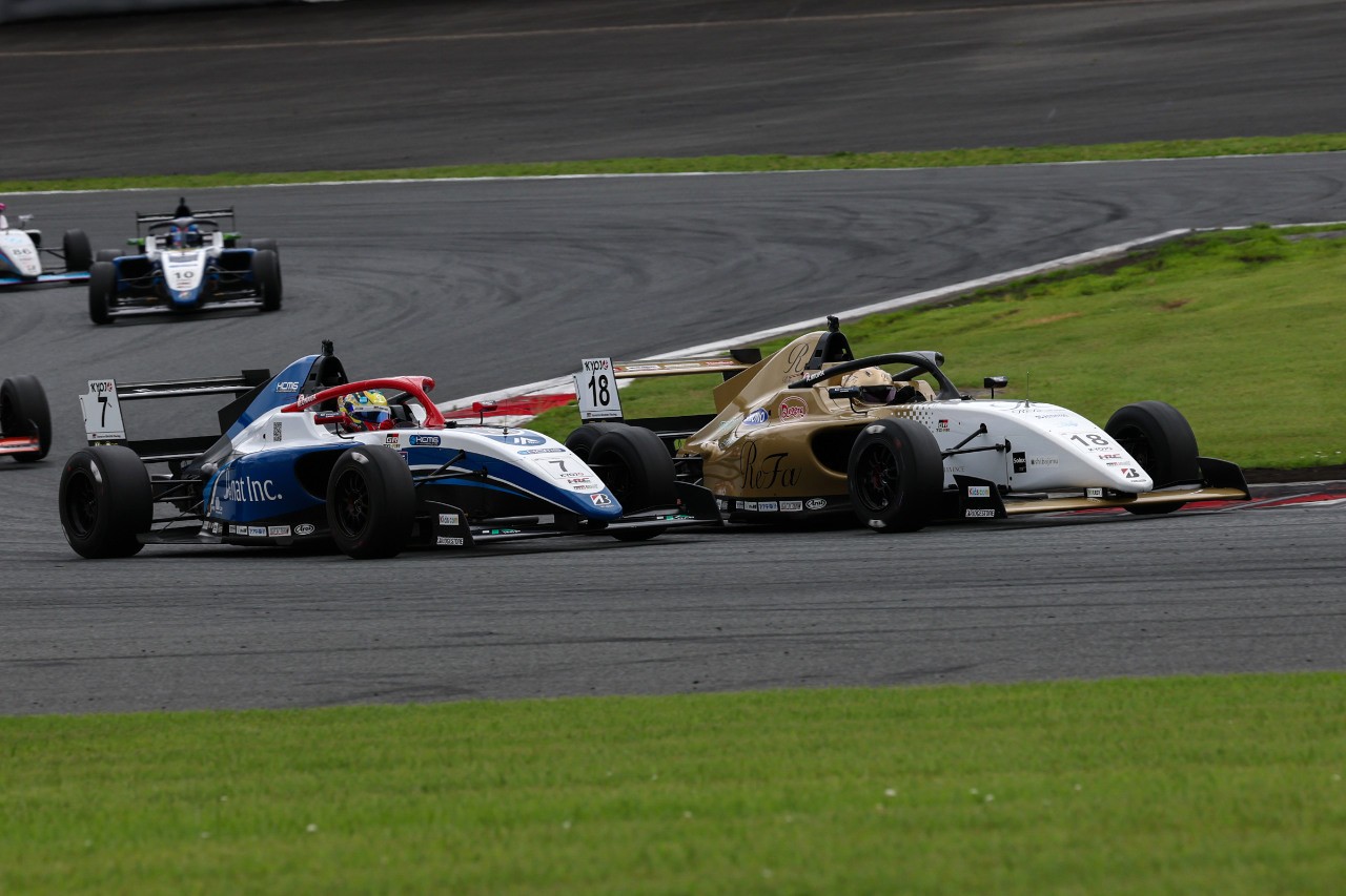KYOJOフォーミュラ初のスタンディングスタートが第2戦で採用。三浦愛と斎藤愛未の師弟コンビが優勝飾る