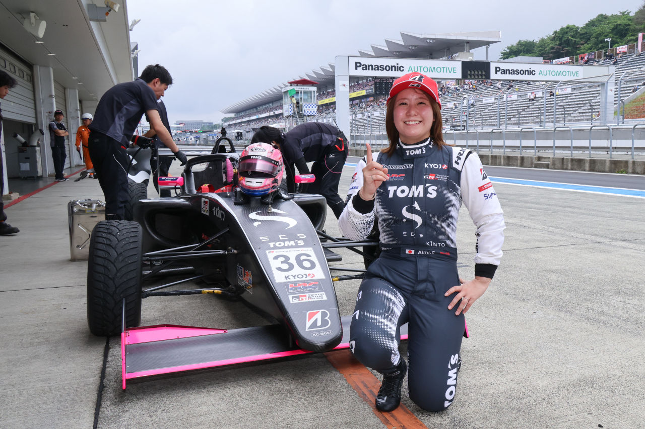 KYOJOフォーミュラ初のスタンディングスタートが第2戦で採用。三浦愛と斎藤愛未の師弟コンビが優勝飾る