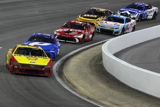 自身キャリア最多の323周をリード、ジョーイ・ロガーノがフォード完全勝利を祝福／NASCAR第21戦