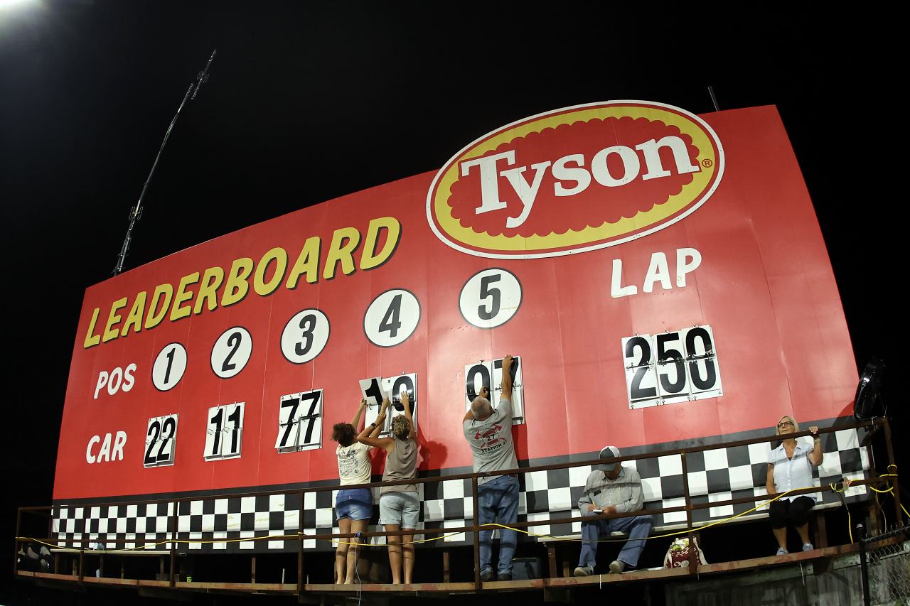 自身キャリア最多の323周をリード、ジョーイ・ロガーノがフォード完全勝利を祝福／NASCAR第21戦