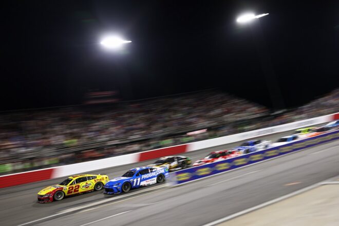 自身キャリア最多の323周をリード、ジョーイ・ロガーノがフォード完全勝利を祝福／NASCAR第21戦