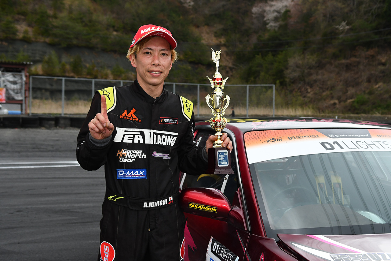 D1LIGHTSエビスラウンドで八の字の新レイアウトをトライ。D1グランプリシリーズでの採用も検討