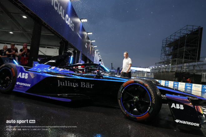 「思っていた以上にバンピー。雨とライトで幻想的だった」JujuがフォーミュラE東京・公道コースをGEN3 Evoでデモラン
